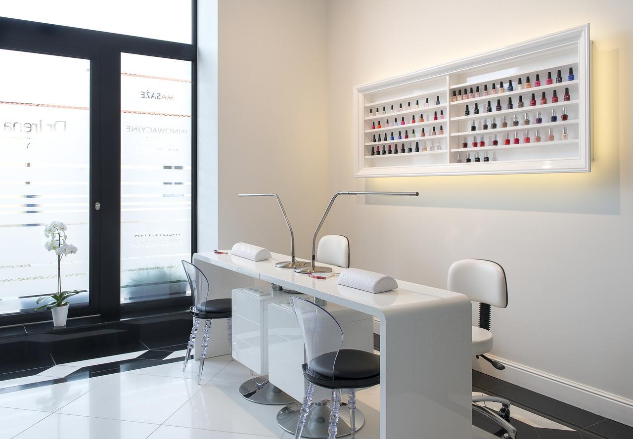 Hotel Royal & Spa Μπιάλιστοκ Εξωτερικό φωτογραφία A nail salon